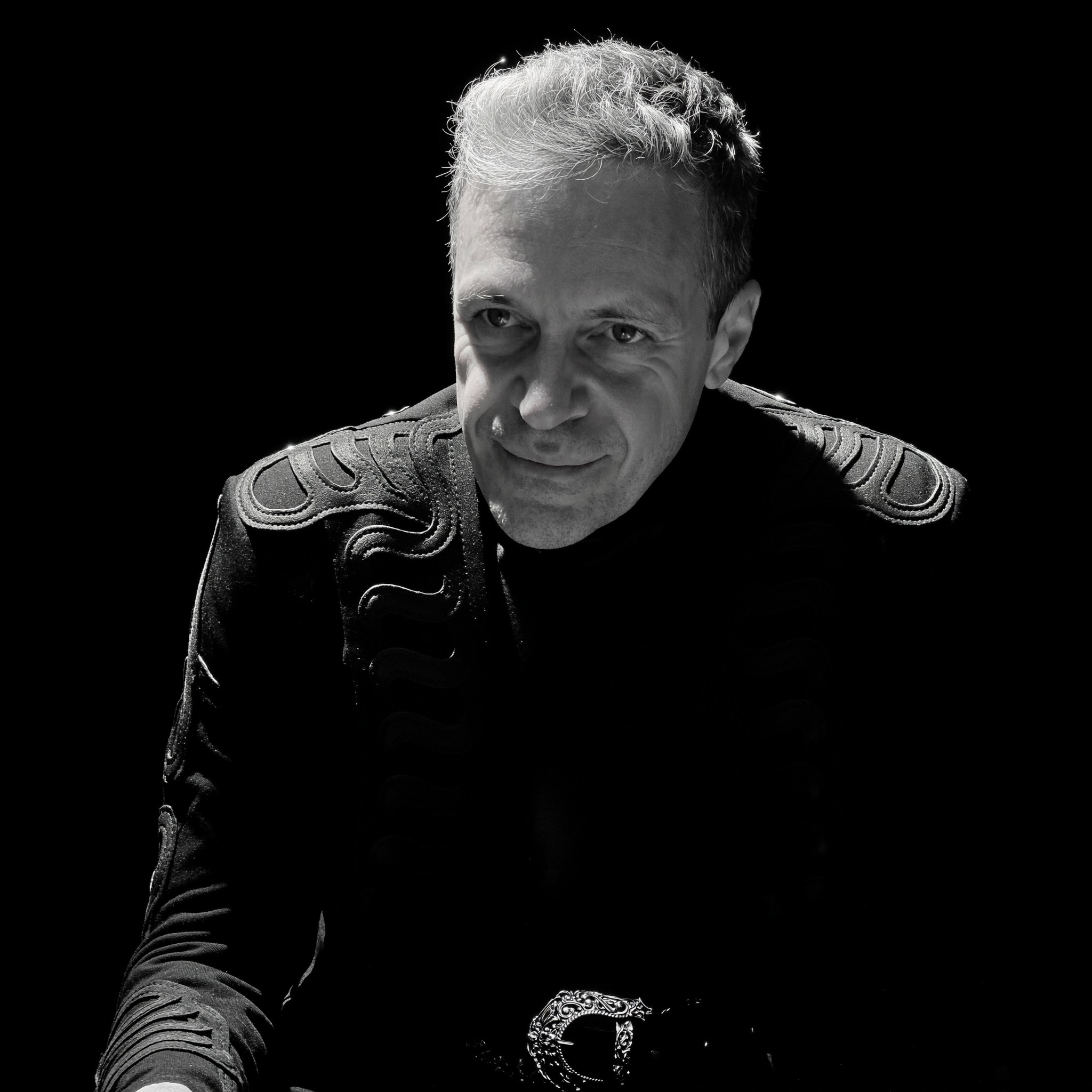 Roberto Pereira Eisenlohr - dramatic black and white studio portrait